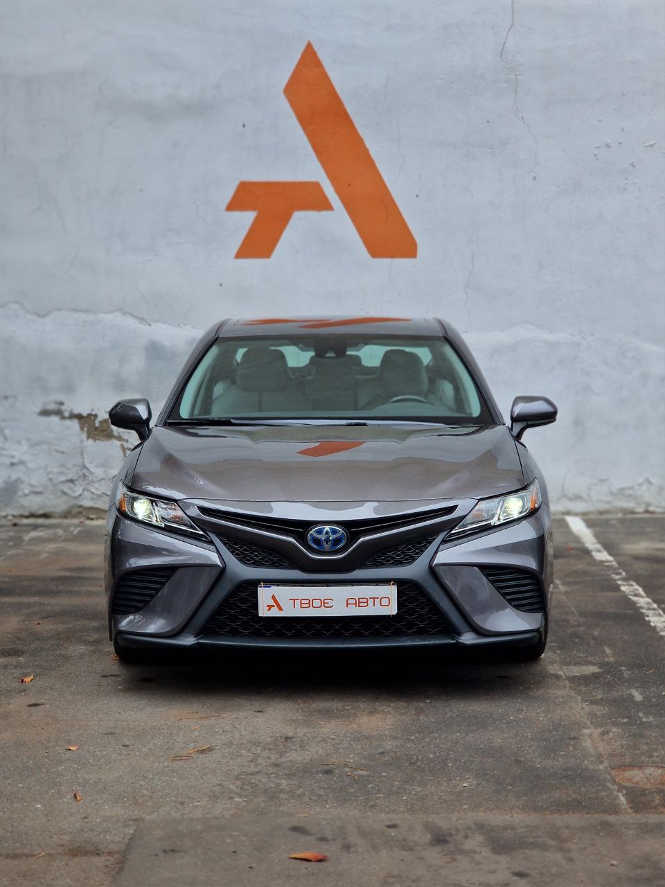 Toyota Camry SE Hybrid