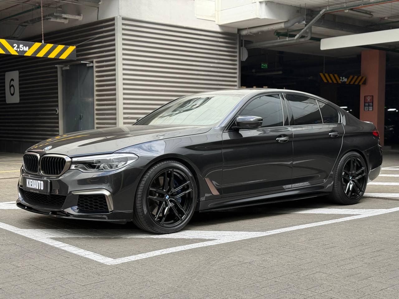 BMW M550