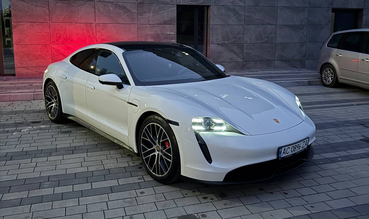 Porsche Taycan 4S