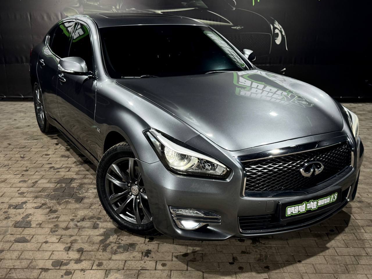 Infiniti Q70