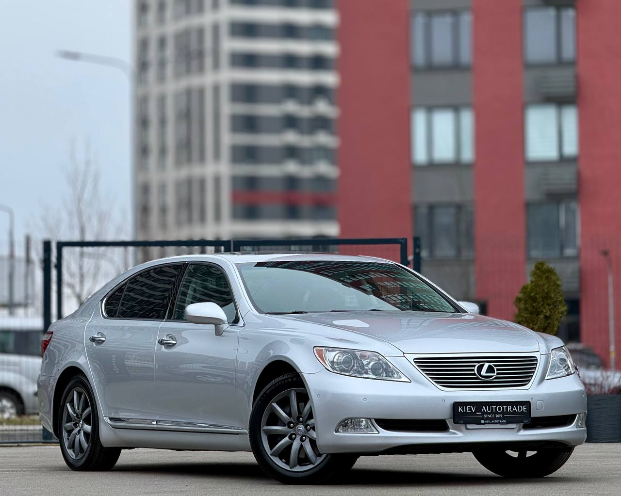 Lexus LS460 Long